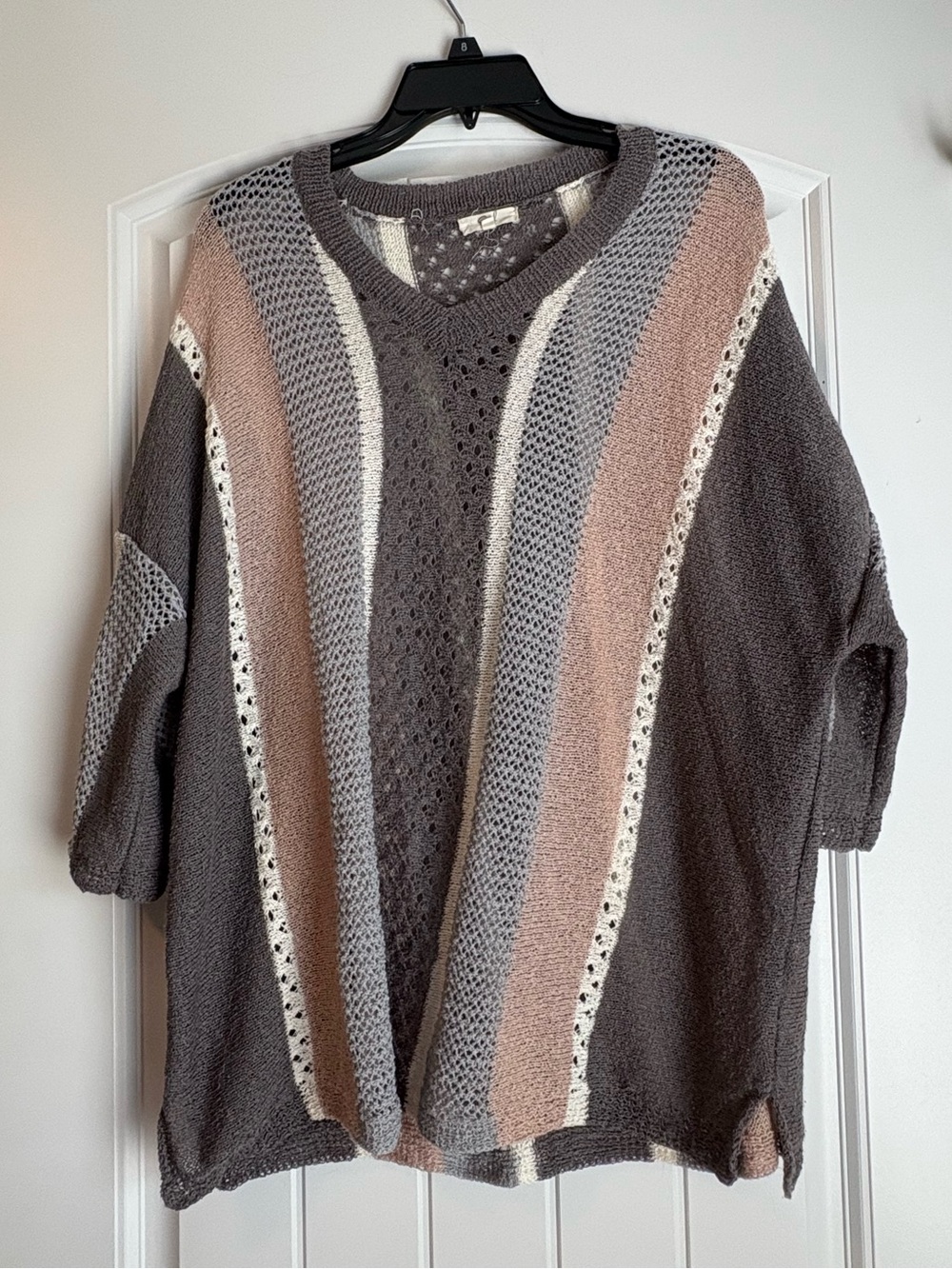 easel V-Neck Oversized Knit Sweater in Gray, Dusty Pink & Cream